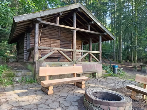 Neue Bänke Sangenwaldhütte-04